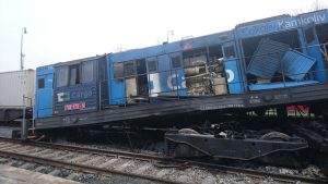 Srážka lokomotivy s nákladními vozy v přístavu Mělník. Foto: Drážní inspekce