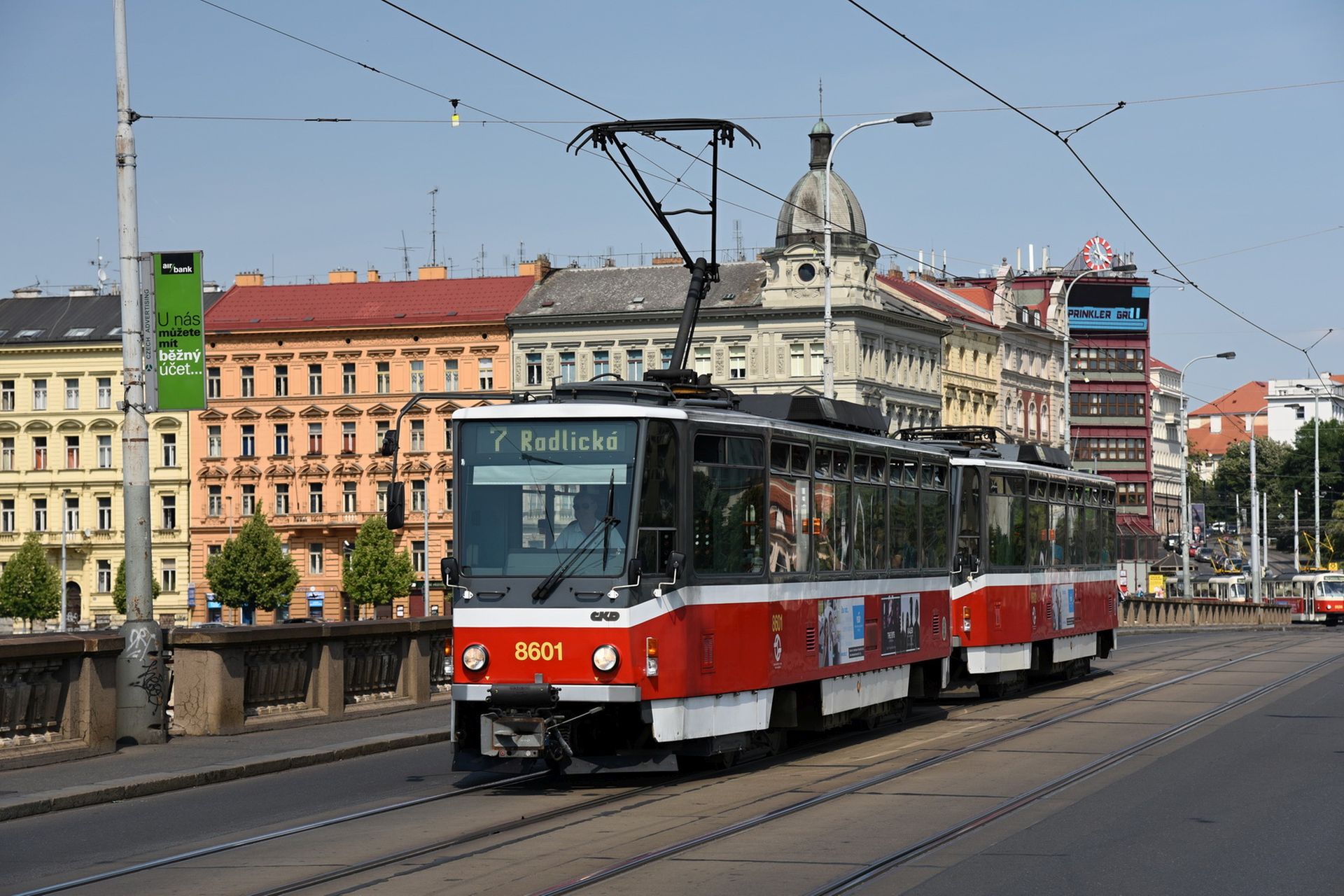 Tramvaj T6A5 v Praze na Palackého mostě. Foto: Michal Chrást