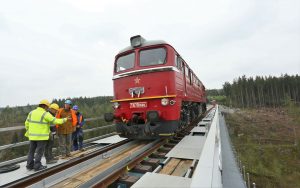 Testování nosnosti mostu přes Hracholuskou přehradu. Foto: Jan Chaloupka