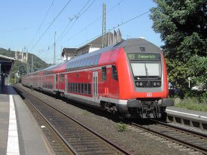 Dvoupodlažní souprava DB Regio s řídícím vozem. Foto: Von Qualle - Eigenes Werk, CC BY-SA 3.0, https://commons.wikimedia.org/w/index.php?curid=3336653