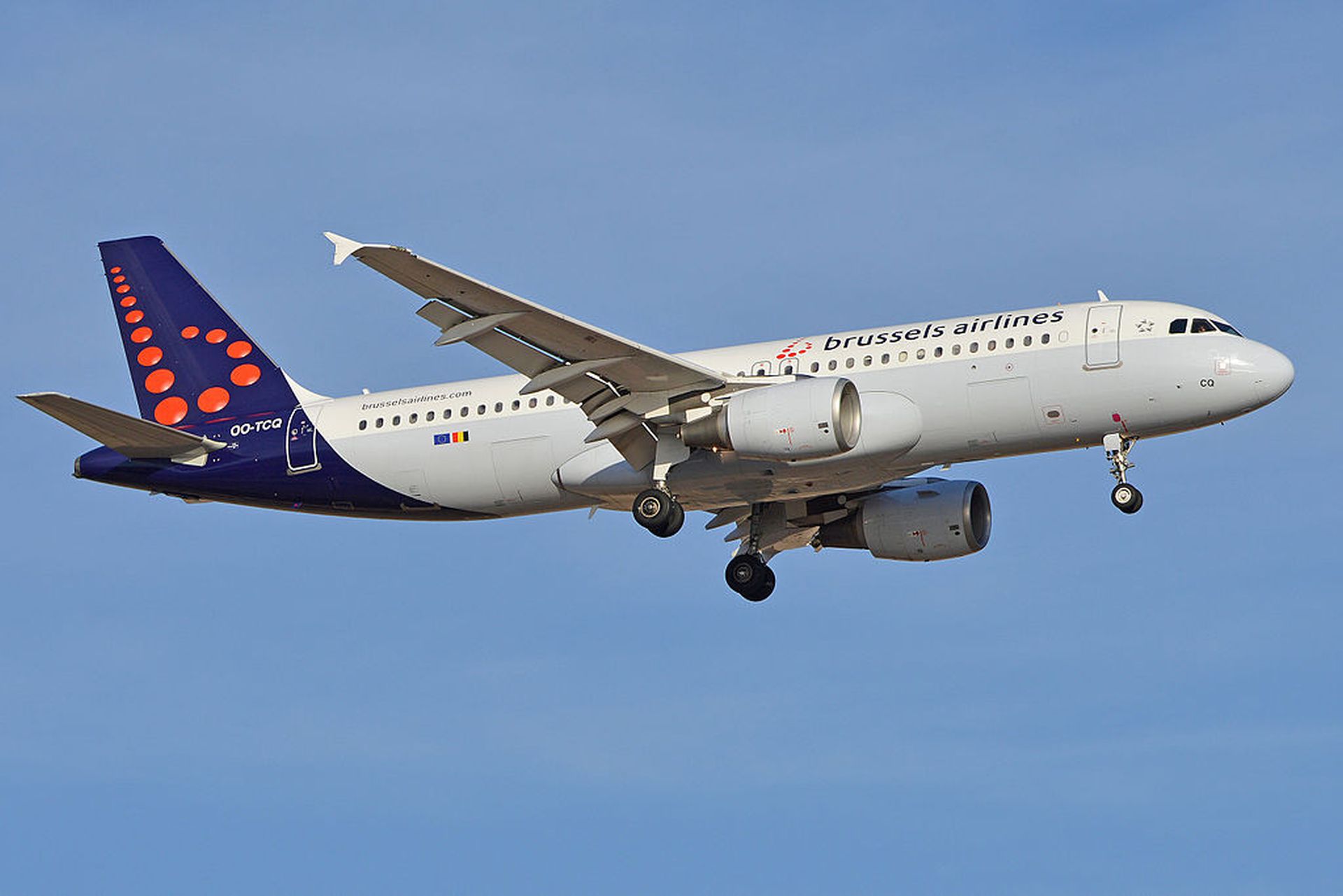Airbus A320 společnost Brussels Airlines. Foto: Alan Wilson from Stilton, Peterborough, Cambs, UK [CC BY-SA 2.0 (https://creativecommons.org/licenses/by-sa/2.0)]=