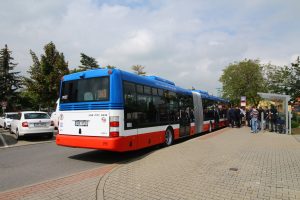 Kloubové autobusy SOR pro linku Praha - Neratovice. Pramen: ROPID