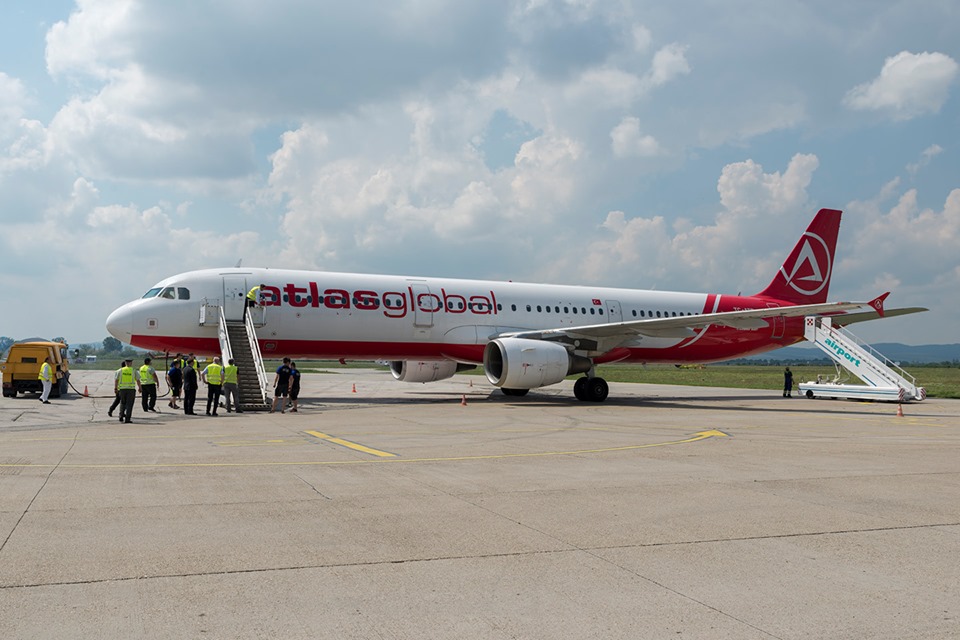 Airbus A321-200 společnosti AtlasGlobal v Piešťanech. Foto: Letisko Piešťany