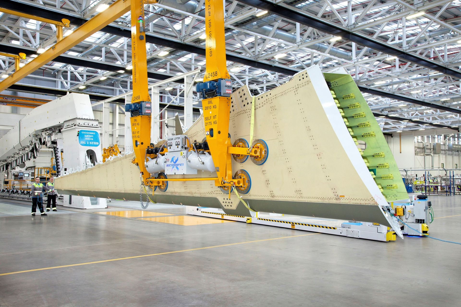 Výroba křídla pro A220 v Belfastu. Foto: Bombardier