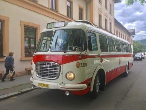 Autobus Škoda 706 RTO (na lince T32 bude jezdit verze LUX). Foto: Zubrnická museální železnice