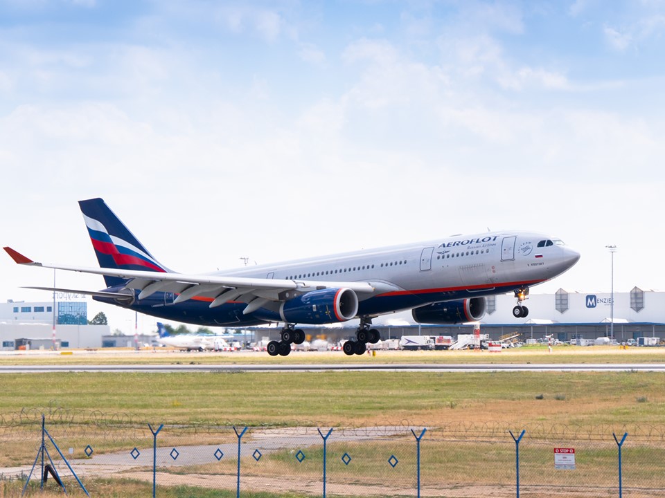 Aeroflot kvůli zrušení dvou třetin letů musel v úterý do Prahy poslat větší A330-200. Foto: Rosťa Kopecký / Flyrosta.com