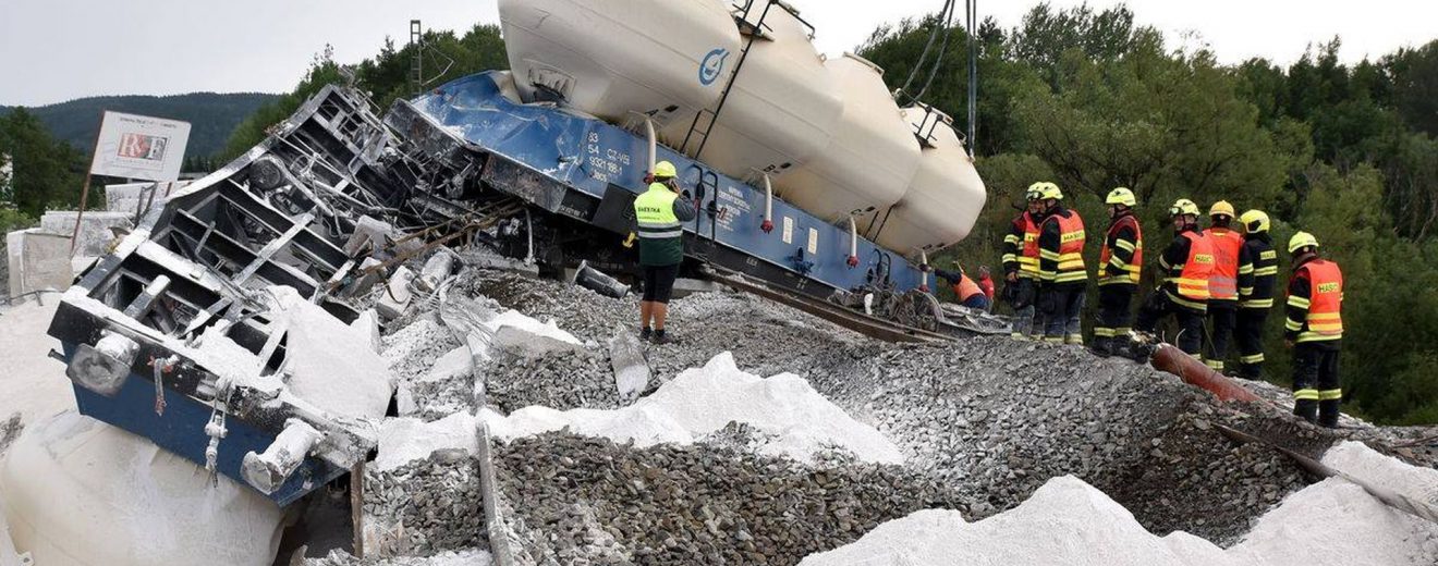 Vyprošťování nákladního vlaku po nehodě u Mariánských Lázní. Foto: HZS Karlovarského kraje