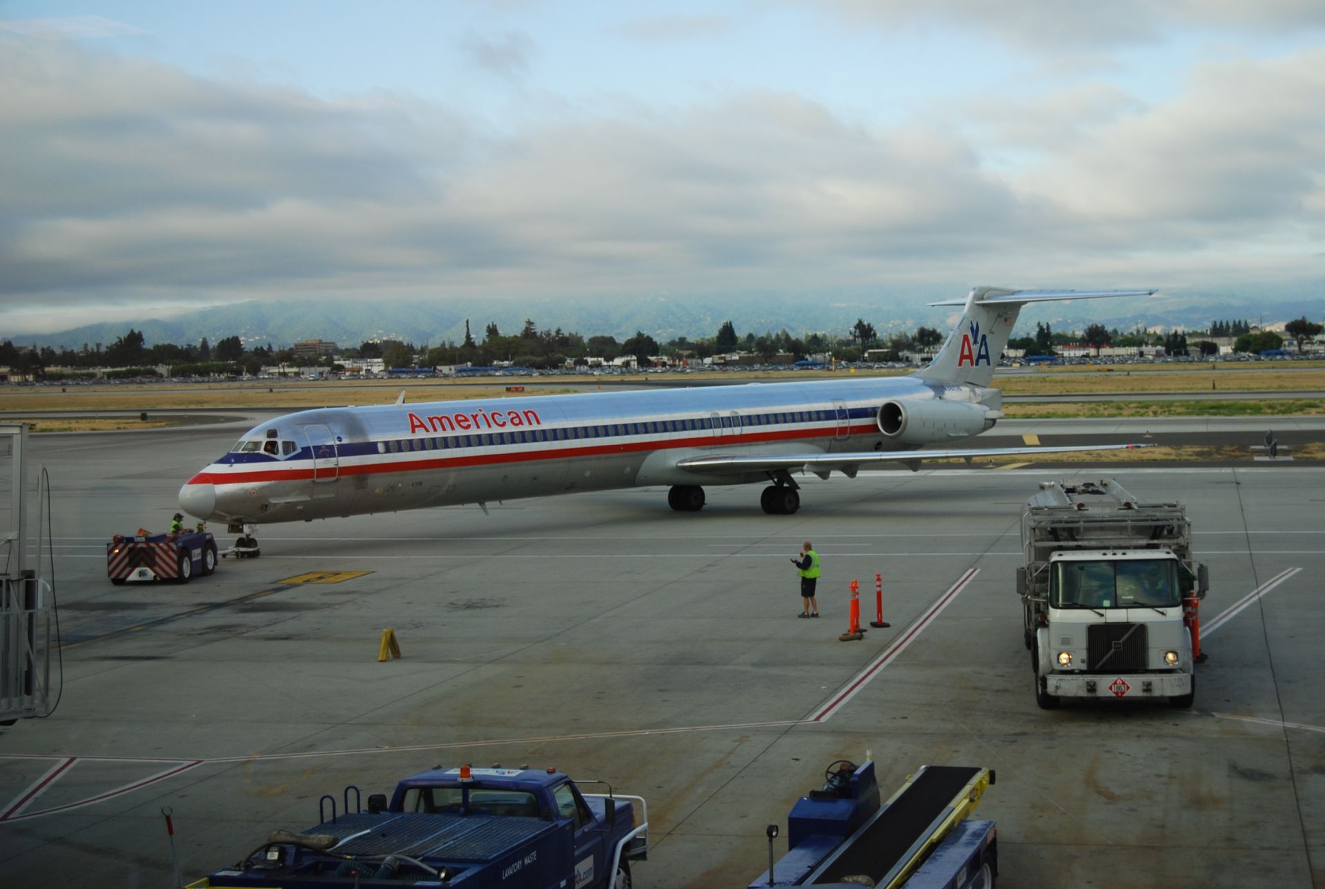 McDonell Douglas MD-80 společnosti American Airlines na letišti Dallas/Fort Worth. Foto: Bill Abbott [CC BY-SA 2.0 (https://creativecommons.org/licenses/by-sa/2.0)]