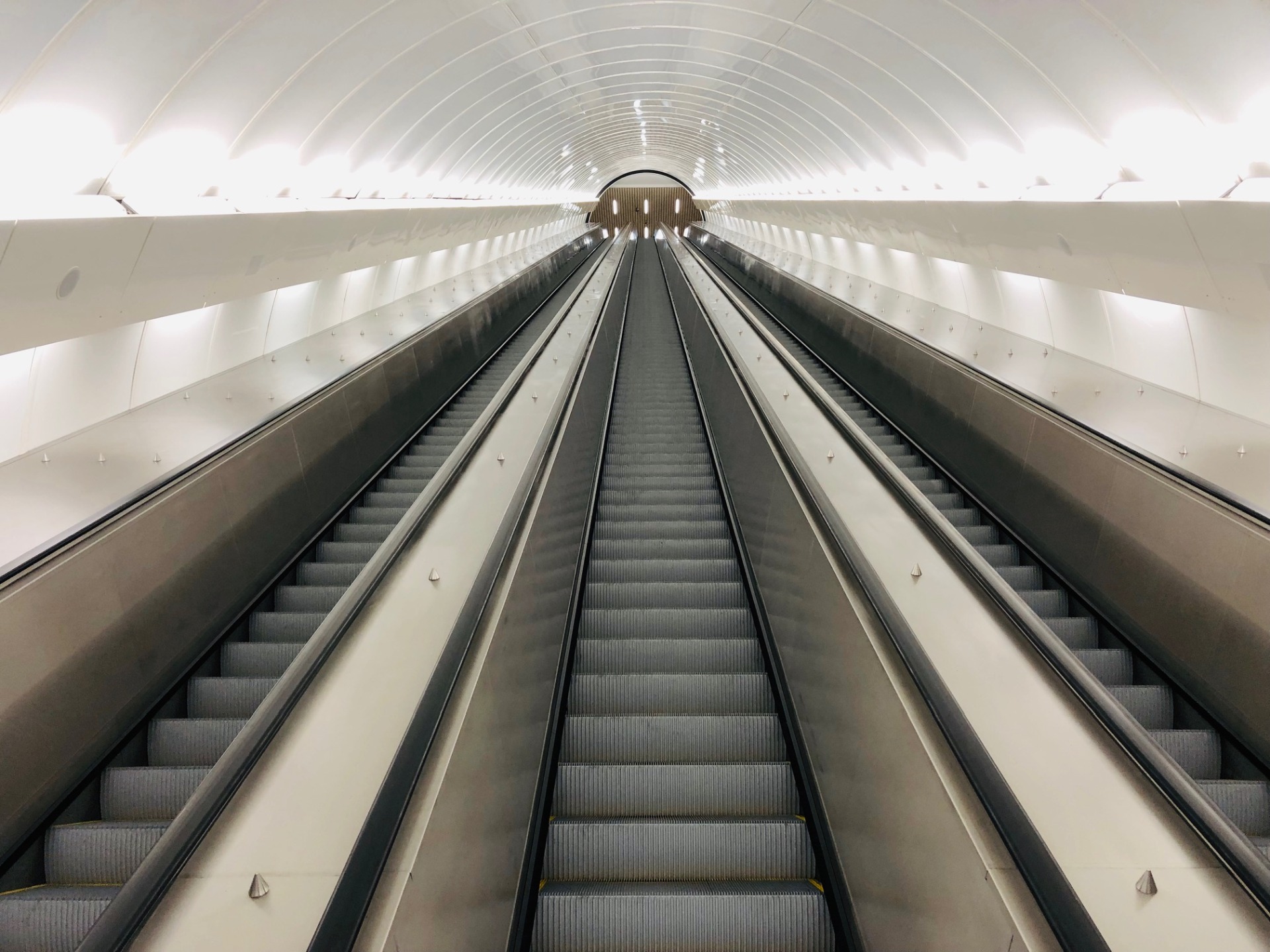 Nové eskalátory ve stanici metra B Karlovo náměstí. Pramen: DPP