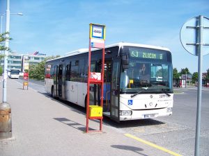 Autobusové nádraží Zličín. Autor: cs:ŠJů – Vlastní dílo, CC BY-SA 3.0, https://commons.wikimedia.org/w/index.php?curid=6875647