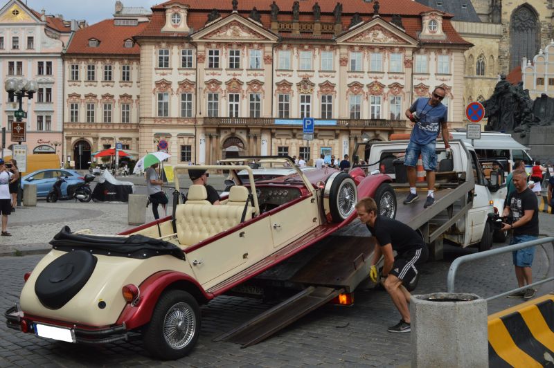 Některá vozítka byla rovnou odtažena. Pramen: Praha.eu
