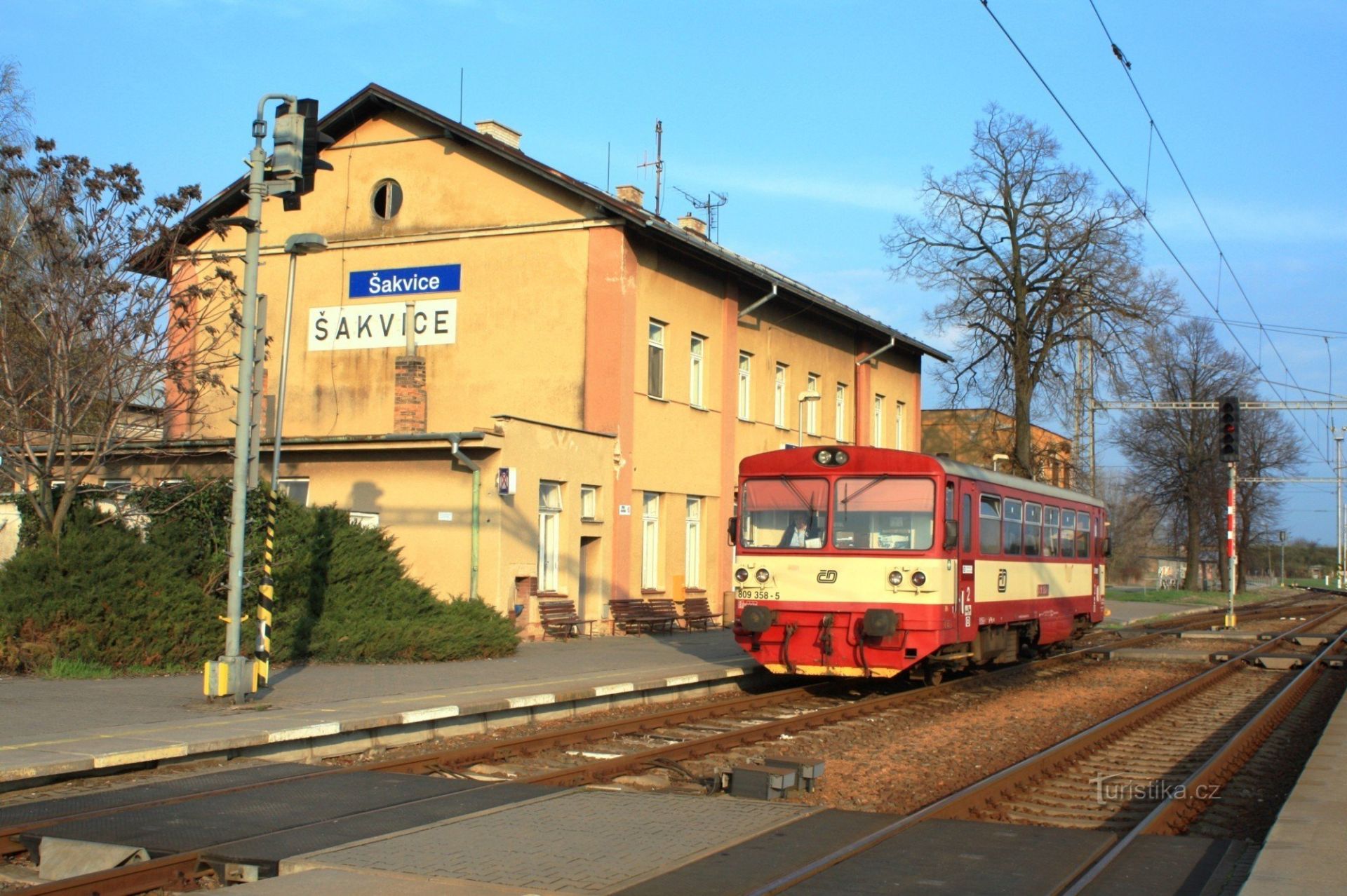Železniční stanice Šakvice. Foto: www.obec-petrov.cz