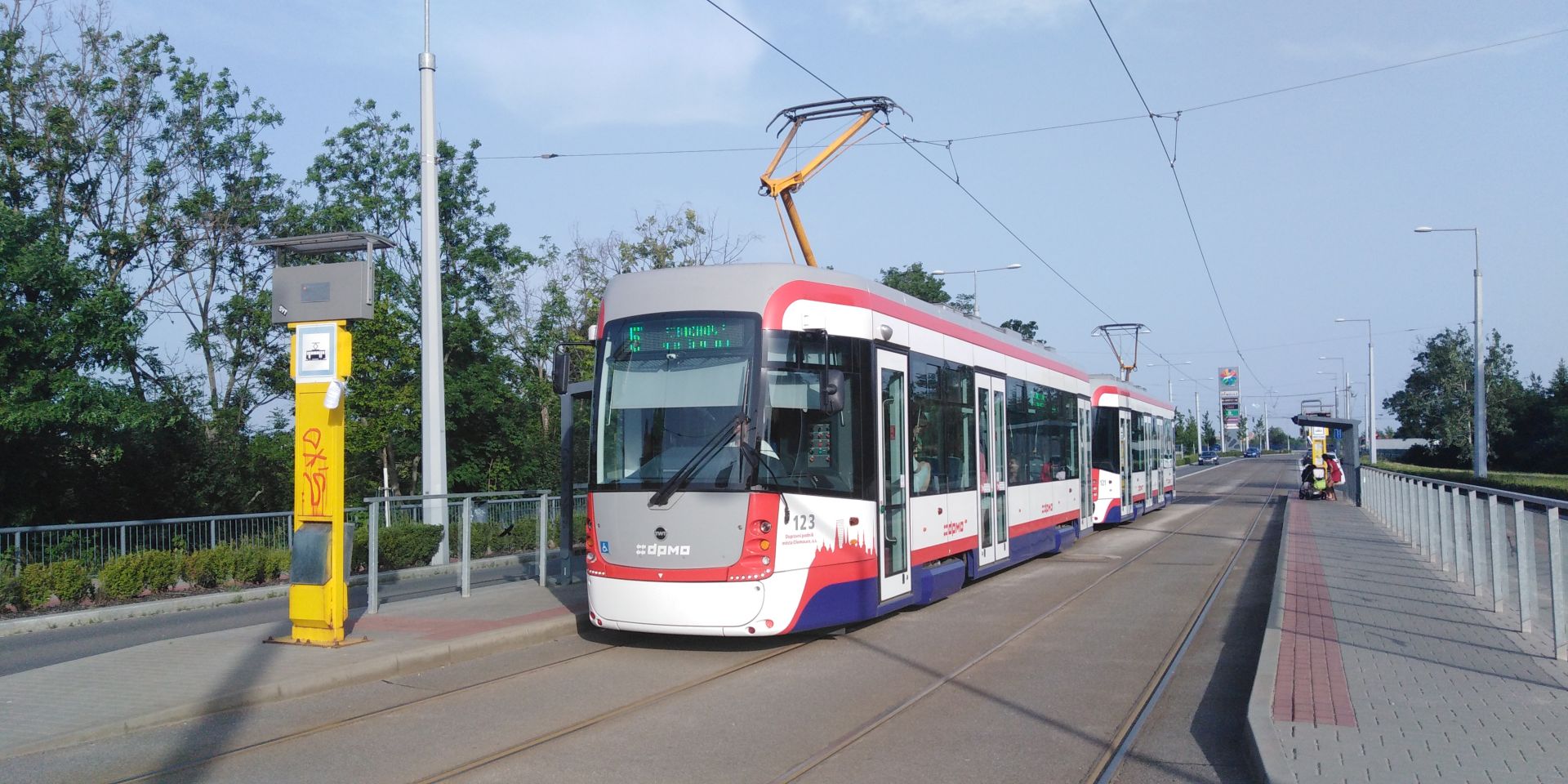 Tramvaj EVO1/o v Olomouci. Foto: Autor: Hanaaakkk – Vlastní dílo, CC BY-SA 4.0, https://commons.wikimedia.org/w/index.php?curid=79963398