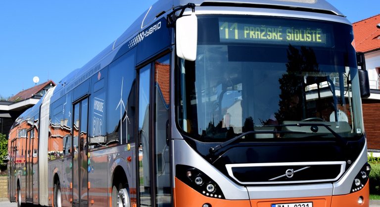 Hybridní autobus Volvo ve službách českobudějovické MHD. Pramen: DPMCB