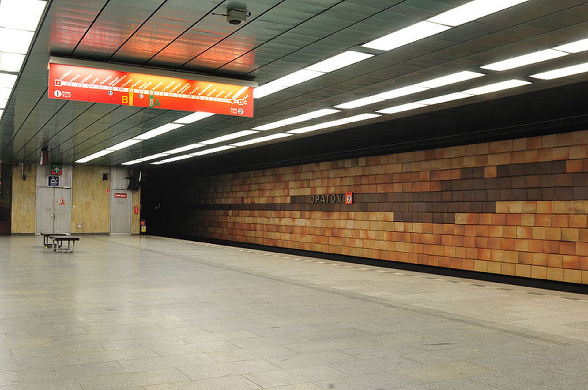 Stanice metra Opatov. Autor: Ralf Roletschek – Vlastní dílo, FAL, https://commons.wikimedia.org/w/index.php?curid=30516117