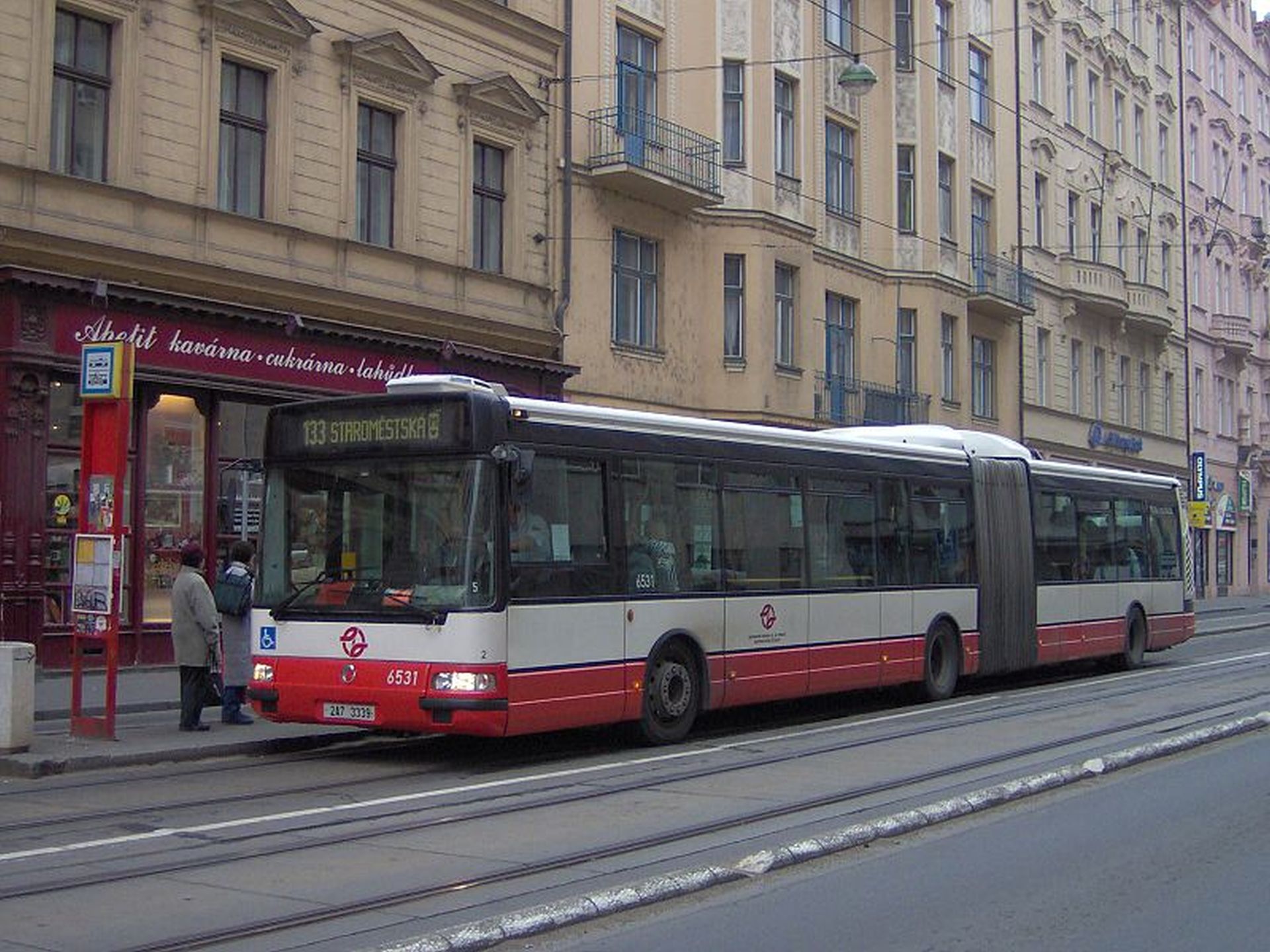 Autobus IrisBus Citybus v ulicích Prahy. Foto: Harald / Wikimedia Commons