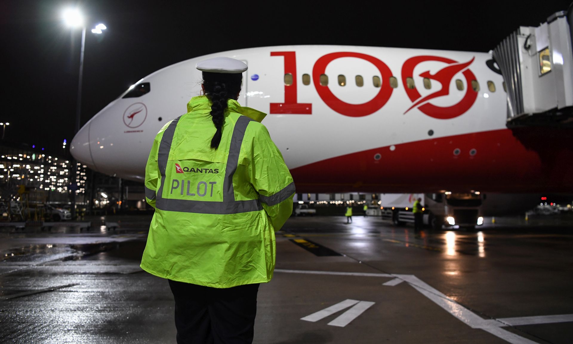 Boeing 787-9 před odletem z Londýna. Foto: Qantas