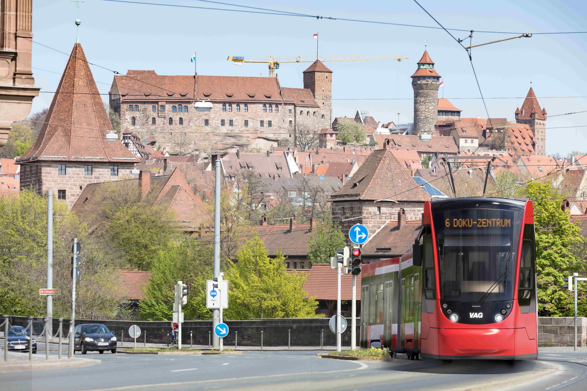 Nová tramvaj Siemens Avenio na vizualizaci v ulicích Norimberku. Foto: Siemens