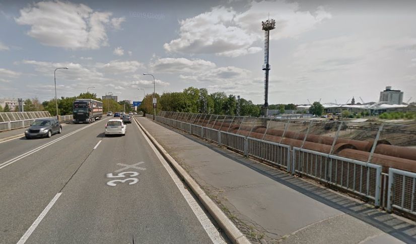 Nadjezd přes železniční trať na silnici I/35 v Hradci Králové. Foto: Google. Street View