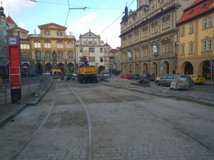 Oprava tramvajové trati na Malostranském náměstí v roce 2018. Foto: Jan Sůra