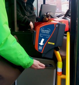 K odbavení v autobusech PID stačí nově i mobil. Foto: Ropid