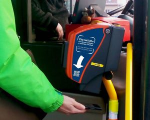 K odbavení v autobusech PID stačí nově i mobil. Foto: Ropid