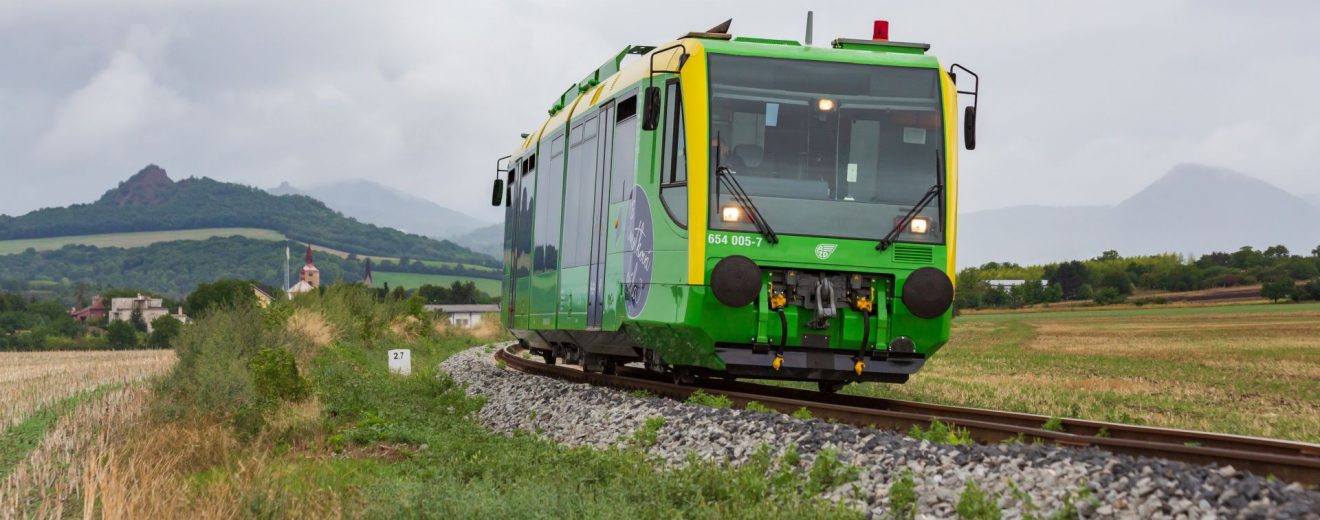 Jednotka RegioSprinter na Švestkové dráze. Foto: Petr Dobiašovský / AŽD Praha