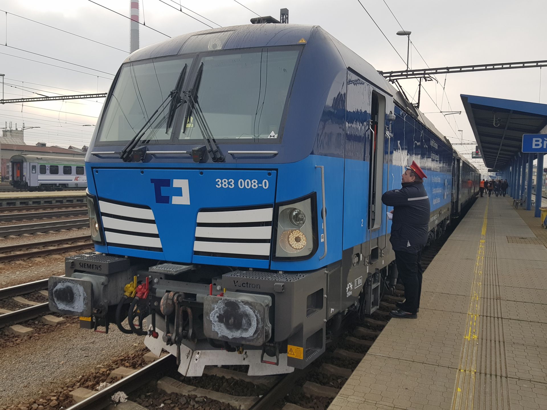 Speciální testovací vlak na 200 km/h táhla lokomotiva Siemens Vectron společnosti ČD Cargo. Foto: Jan Sůra