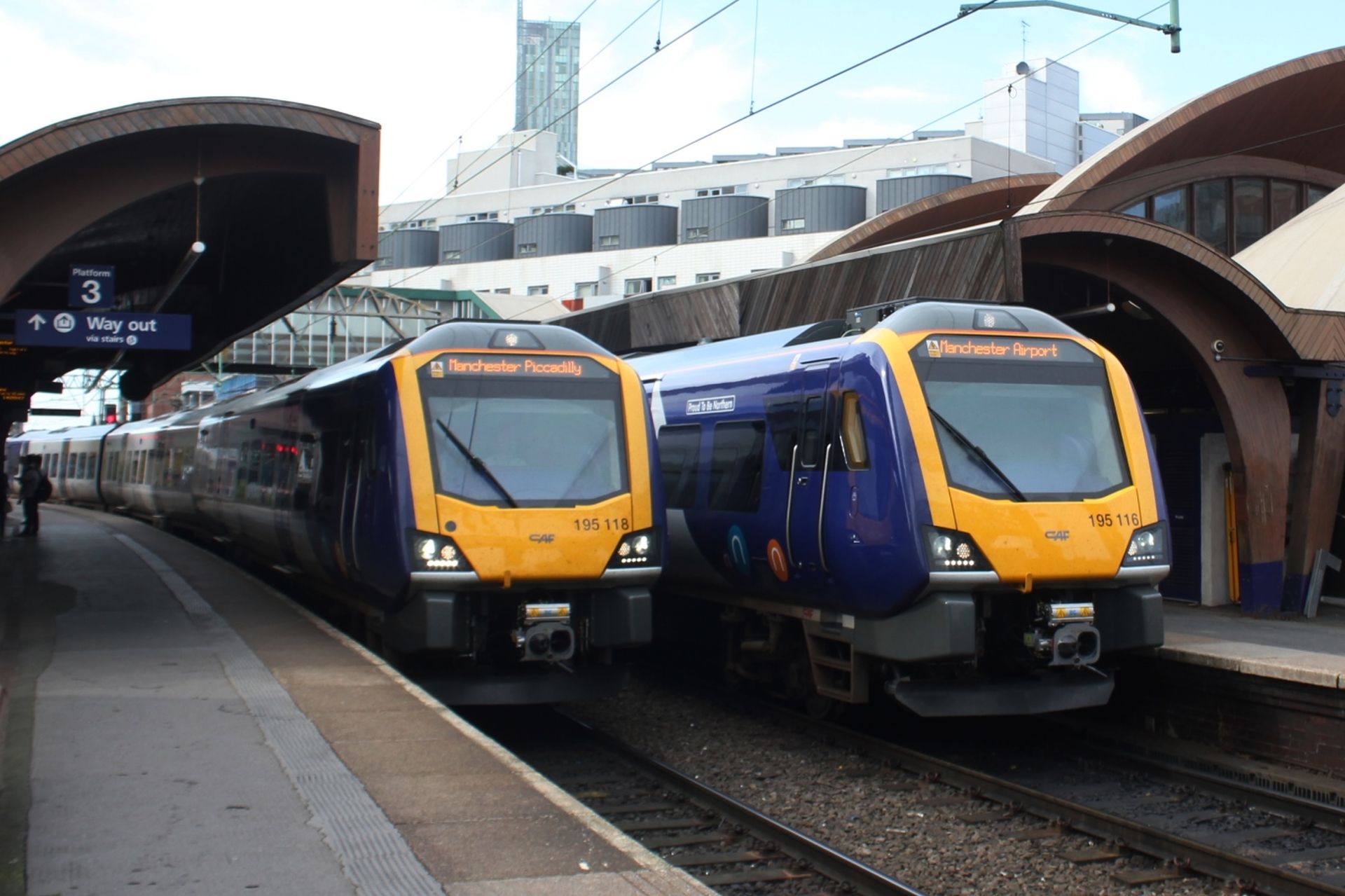 Vlaky Arriva Rail North v Manchesteru. Foto: Geof Sheppard / Wikimedia Commons