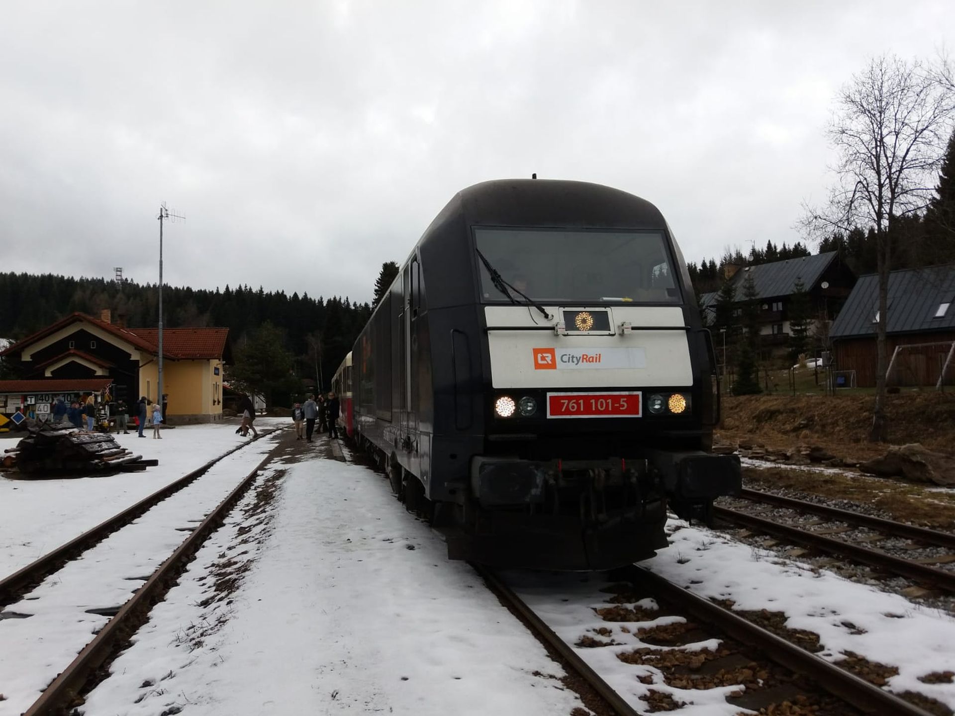 Lokomotiva Siemens ER20 v majetku CityRail v čele mimořádného vlaku z Prahy do Kubovy Hutě. Foto: CityRail