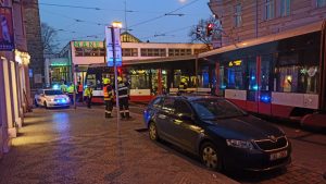 Vykolejení tramvaje 15T v Myslíkově ulici. Foto: Policie ČR
