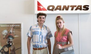 Herci v bezpečnostním videu Qantas připomínající 80. léta. Foto: Qantas