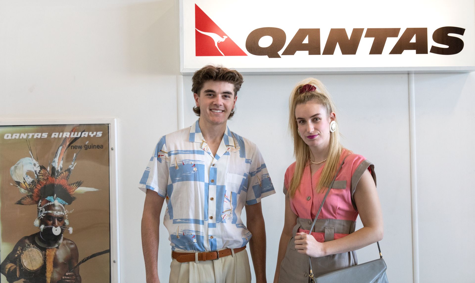 Herci v bezpečnostním videu Qantas připomínající 80. léta. Foto: Qantas