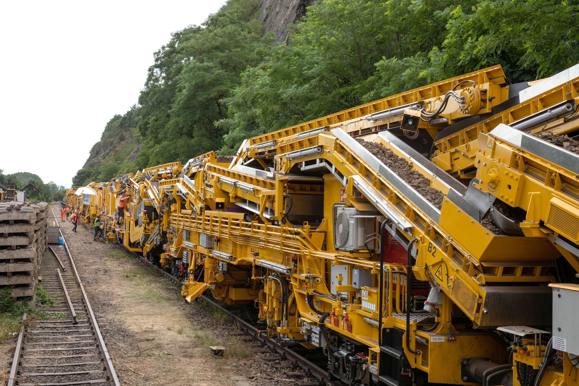 Nový kolejový stroj RUS 1000 S. Pramen: Swietelsky Rail