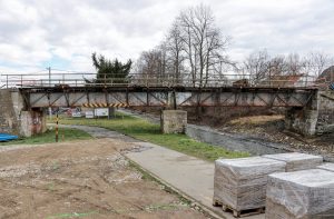 Most v Bohuňovicích přes Trusovický potok dostane rovněž novou konstrukci, nově bude jednopolový. Pramen: Správa železnic