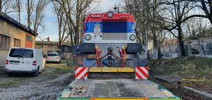 Nakládka lokomotivy EffiShunter 300 do Srbska. Foto: Ondřej Knížek