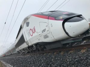 Vykolejená jednotka TGV. Pramen: twitter SNCF