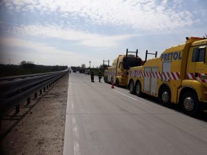 Odstraňování nehody polského kamionu na D1. Foto: Purum