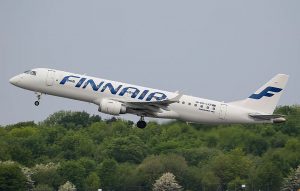 Embraer E190 v barvách Finnair. Foto: Russell Lee / CC BY (https://creativecommons.org/licenses/by/2.0)