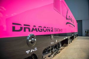 Nová lokomotiva Newag Dragon 2 pro Laude. Foto: Newag