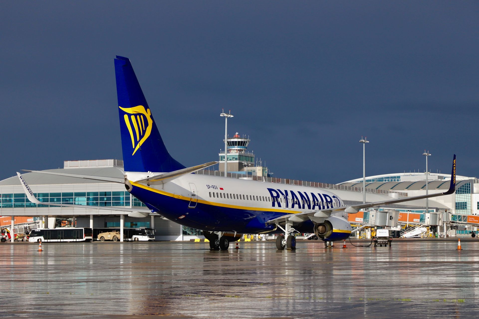Boeing 737-800 Ryanairu v Praze. Foto: Letiště Praha