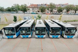 Autobusy MAN v barvách Plzeňského kraje. Foto: Arriva