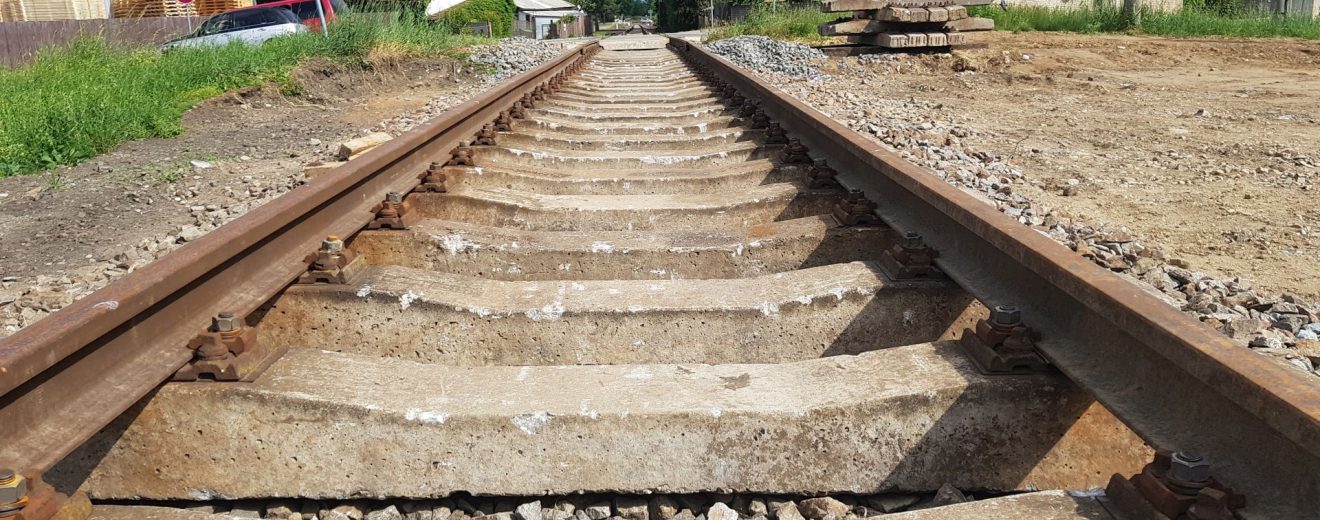 Železniční trať v Lužci nad Vltavou. Foto: Jan Sůra / Zdopravy.cz