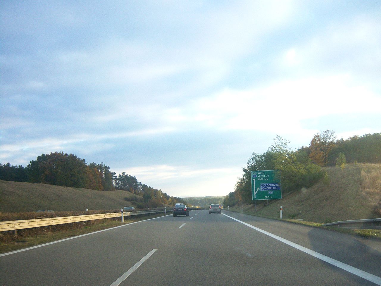 Dálnice D52 u Pohořelic. Autor: User:My Friend – Vlastní dílo, CC BY-SA 3.0, https://commons.wikimedia.org/w/index.php?curid=8303906
