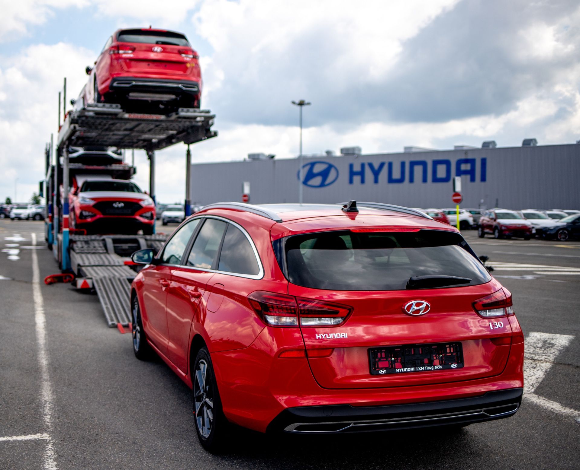 Odvoz vyrobených automobilů z Nošovic. Foto: Hyundai Motor Manufacturing Czech