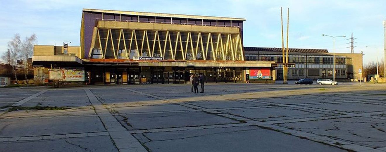 Výpravní budova v Ostravě - Vítkovicích. Foto: Vojtěch Dočkal / CC BY-SA (https://creativecommons.org/licenses/by-sa/4.0)