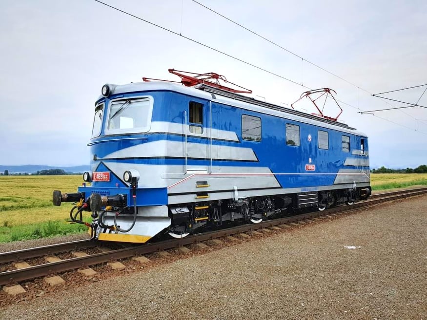 Lokomotiva 121.065 v novém retro nátěru. Foto: IDS Cargo