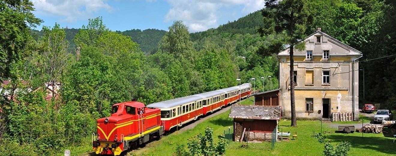 Lokomotiva T426.001 na ozubnicové železnici mezi Tanvaldem a Kořenovem. Foto: Zubačka.cz ozubn