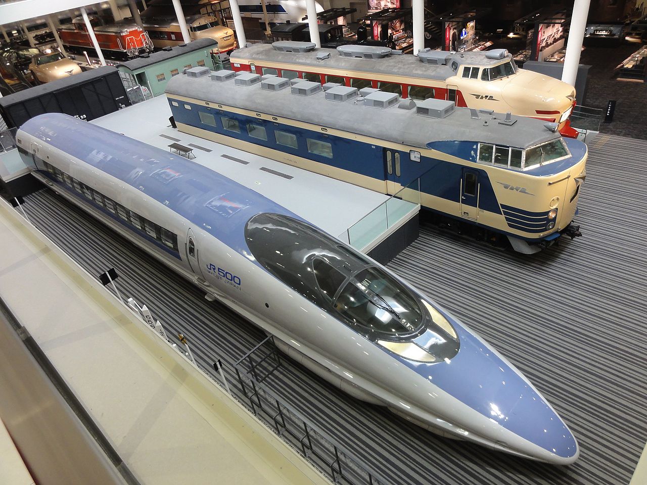 Železniční muzeum v Kjótu. By Rsa - Own work, CC BY-SA 3.0, https://commons.wikimedia.org/w/index.php?curid=48640338