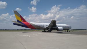 Boeing 777-200 společnosti Asiana v Ostravě. Foto: LKMT Spotters